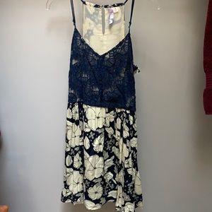 Navy/Cream floral dress lace detail size medium